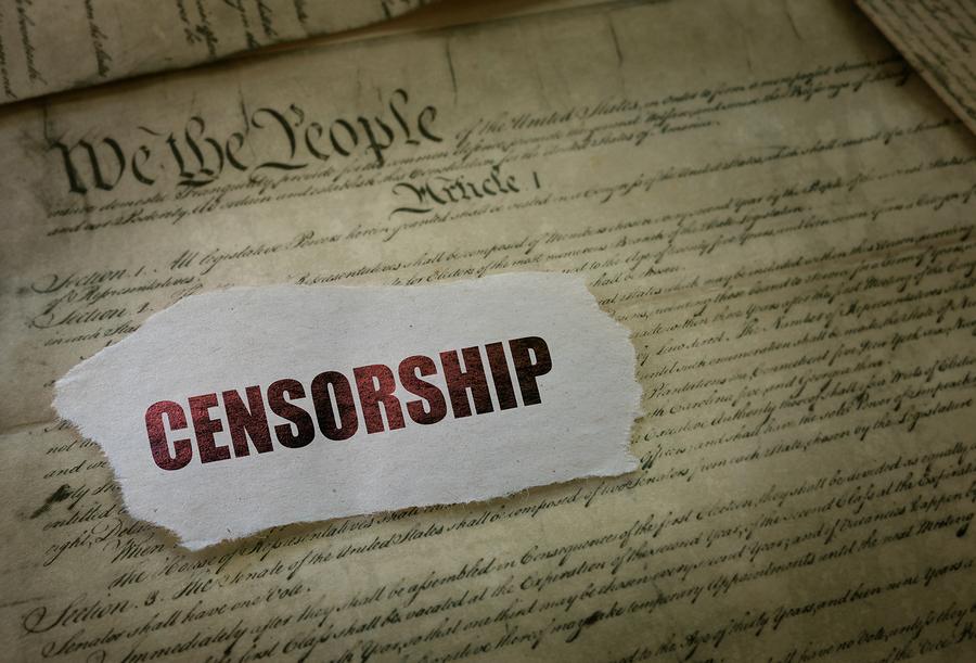 Censorship+newspaper+headline+on+the+US+Constitution+--+First+Amendment+and+free+speech+concept